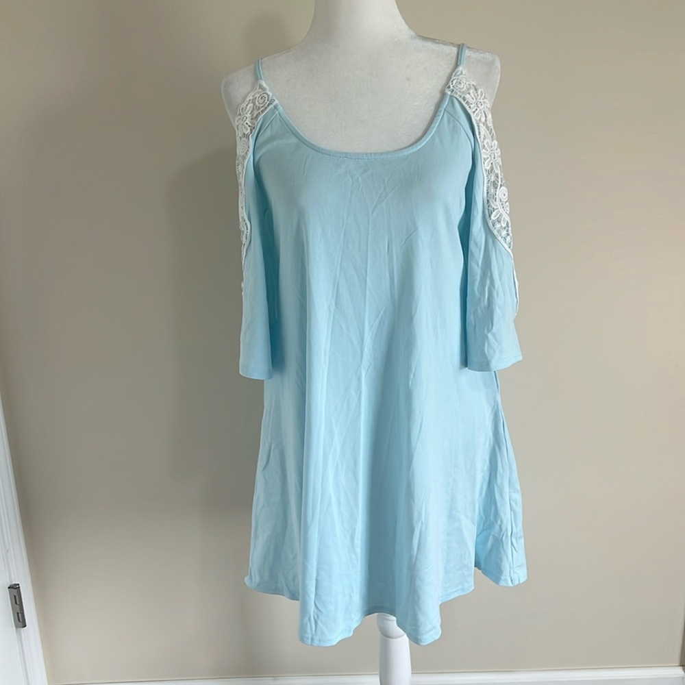 NWT, Small Roii Women's Short Sleeve Crochet Lace Cold Shoulder T Shirt Dress.